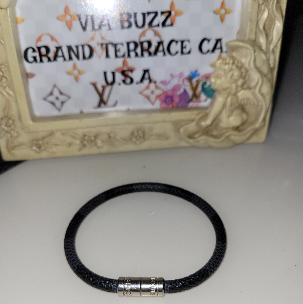 Authentic Louis Vuitton Bracelete Men's/Women's in Damier Graphite